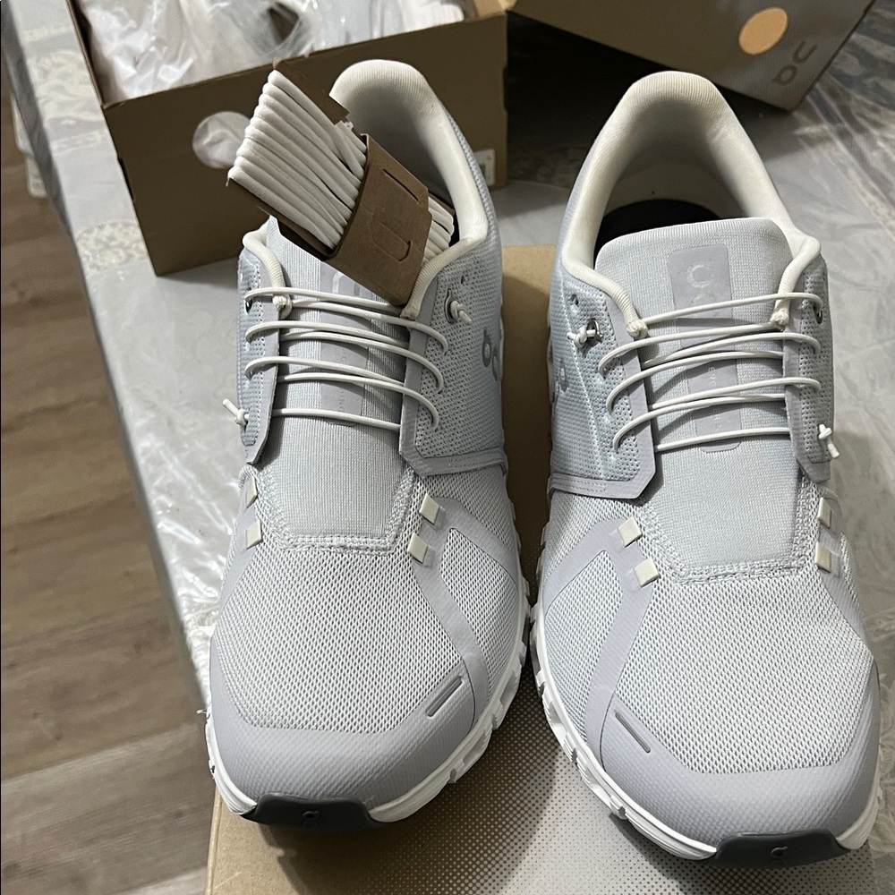 On Running Men's Light Gray Athletic Shoes